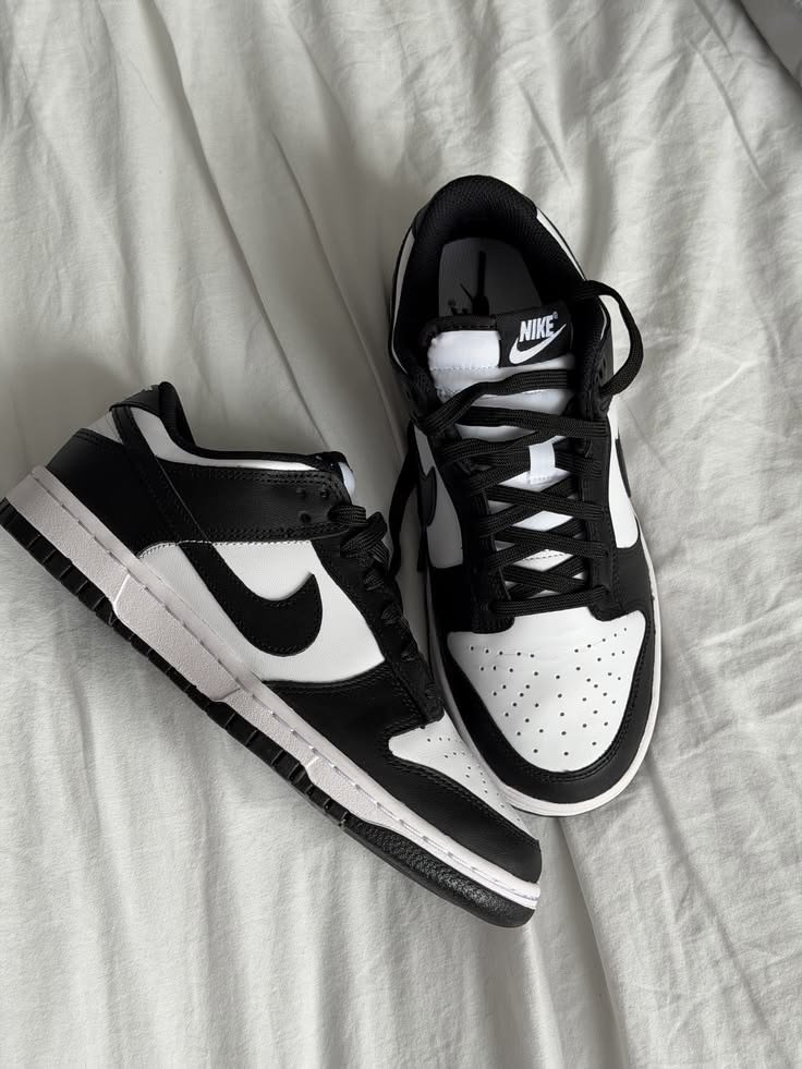 NIKE PANDA DUNKS
